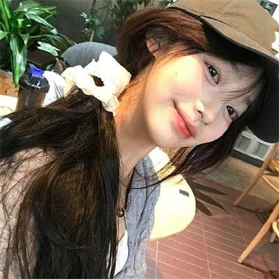 男爵的同桌小女生